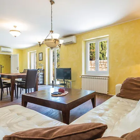 Vakantiehuis Cozy In With Wifi Rovinj